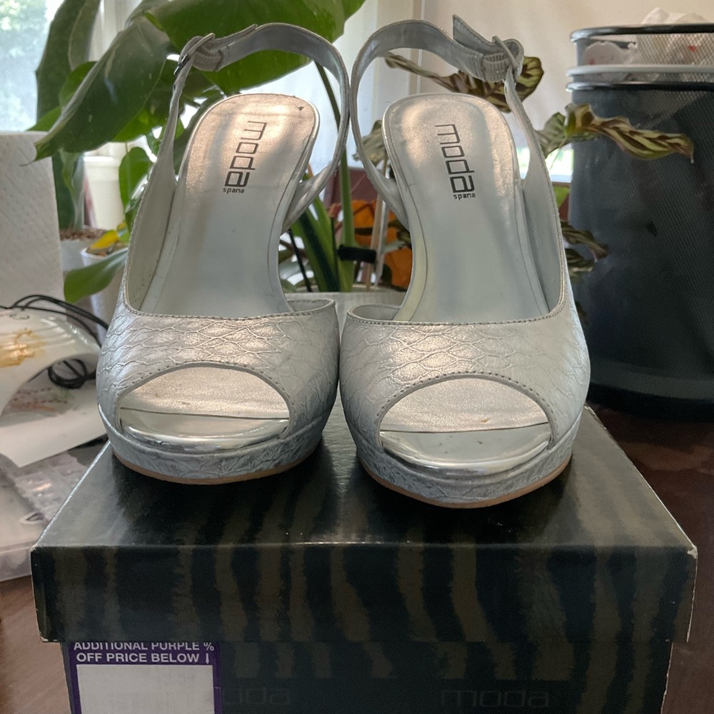 Moda Silver Open Toe Heels